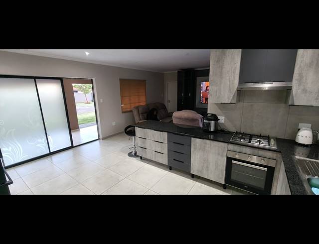 3 BEDROOM APARTMENT FOR SALE IN WATERKLOOF EAST